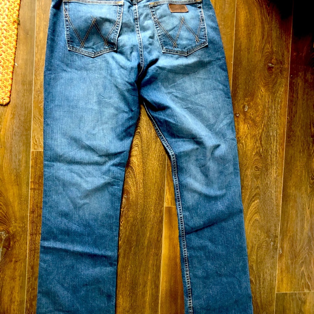 Men’s Wrangler Cool Comfort jeans. 34x34
